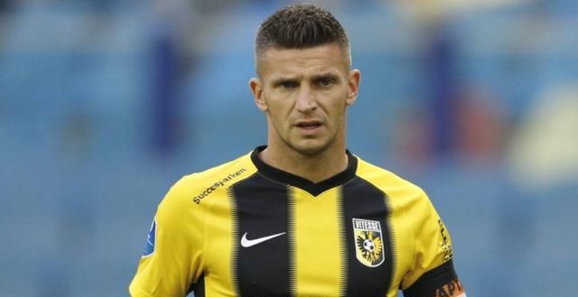 湖人浓眉哥篮下统治锁定胜利